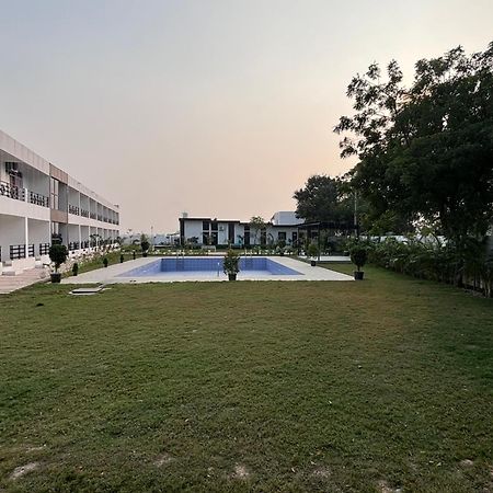 Vila Inara Farms Lakhnaú Exteriér fotografie